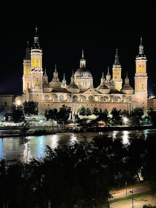 Apartamento Con Vistas Al Pilar Con Aparcamiento Privado Zaragoza Luaran gambar