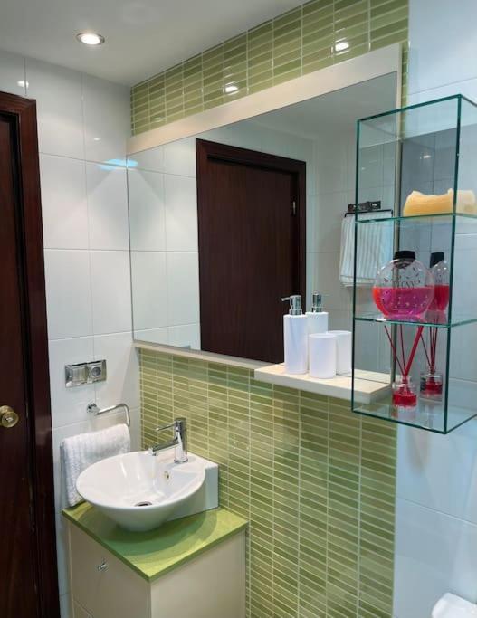 Apartamento Con Vistas Al Pilar Con Aparcamiento Privado Zaragoza Luaran gambar