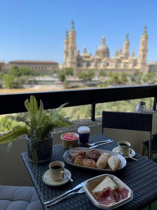 Apartamento Con Vistas Al Pilar Con Aparcamiento Privado Zaragoza Luaran gambar
