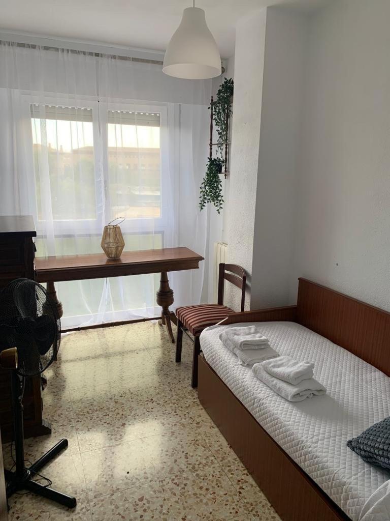 Apartamento Con Vistas Al Pilar Con Aparcamiento Privado Zaragoza Luaran gambar