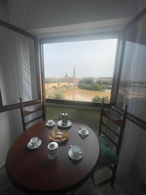 Apartamento Con Vistas Al Pilar Con Aparcamiento Privado Zaragoza Luaran gambar
